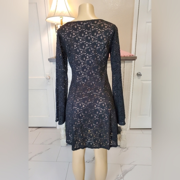 Alya Black Long Sleeve Lace Dress - Picture 4 of 10